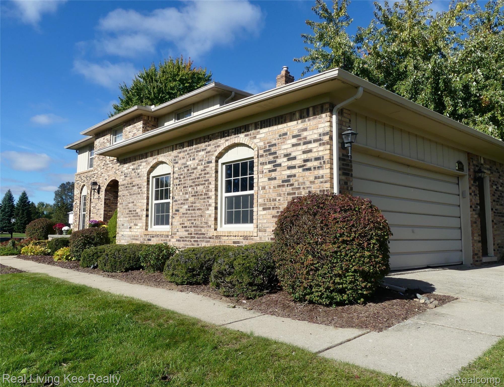 5118 Aintree Road Rochester, MI 48306 - Photo 2 of 47 BD2BA168-539C-4705-8AC8-19E7407EFC59.jpeg