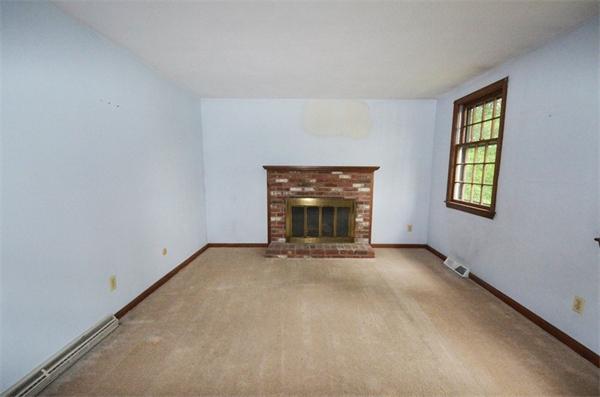 642 Wheeler Road Dracut, MA 01826 - Photo 7 of 30 an empty room with windows