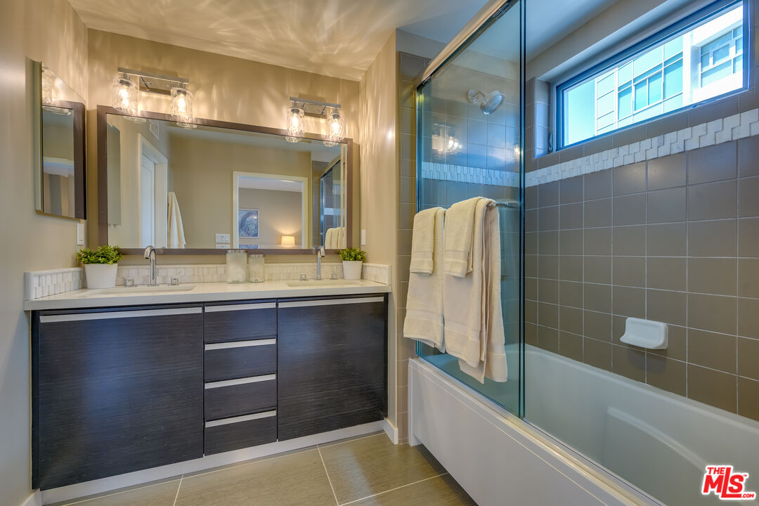 310 Washington Boulevard, Unit 802 Marina del Rey, CA 90292 - Photo 20 of 43 a bathroom with a sink a large mirror and a bathtub