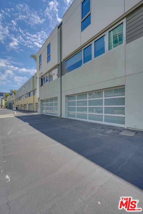 310 Washington Boulevard, Unit 802 Marina del Rey, CA 90292 - Photo 31 of 43 a view of an house with a street