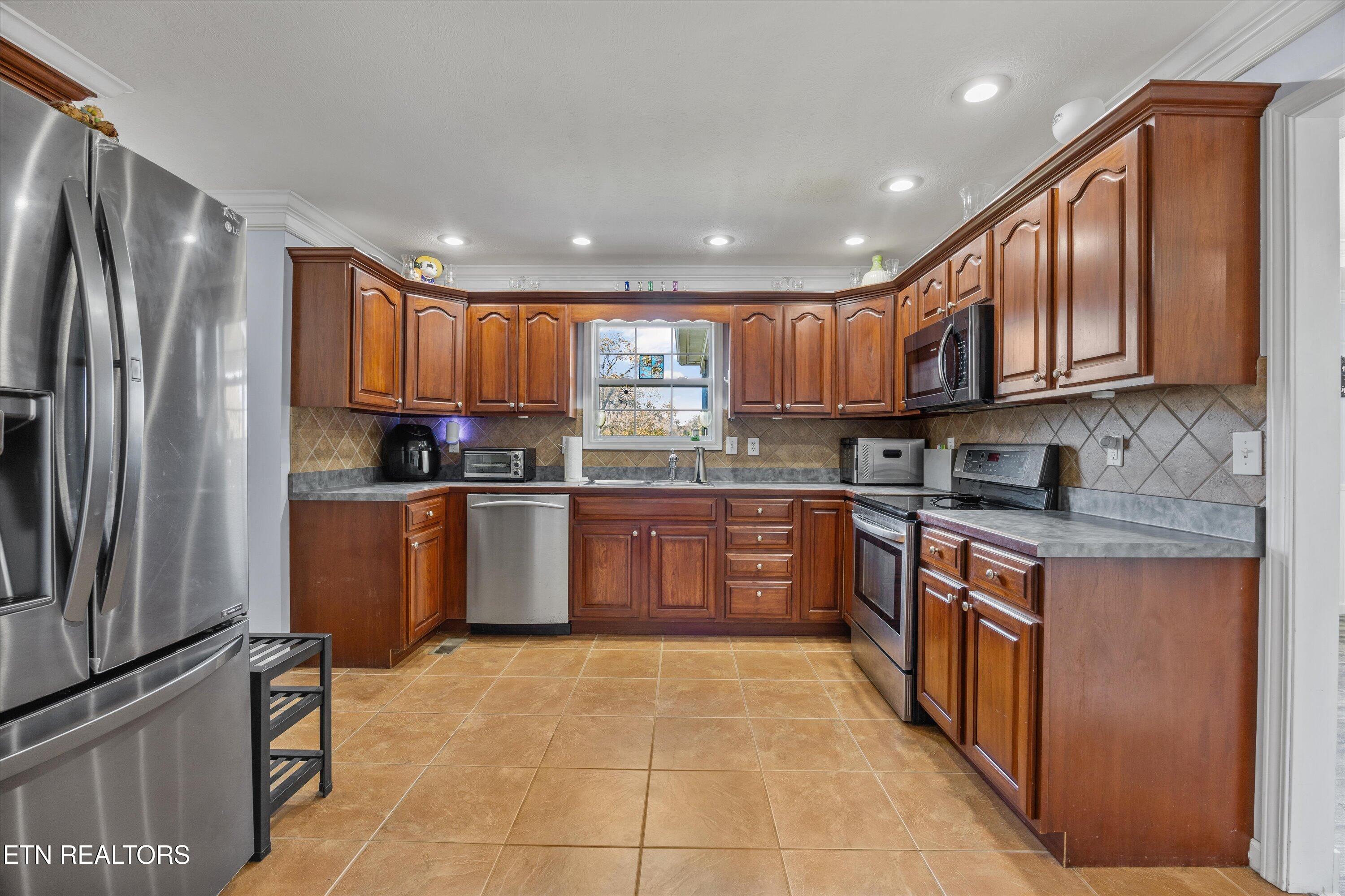 6213 Ridgeview Road Knoxville, TN 37918 - Photo 3 of 34 11-6213 Ridgeview Rd 16