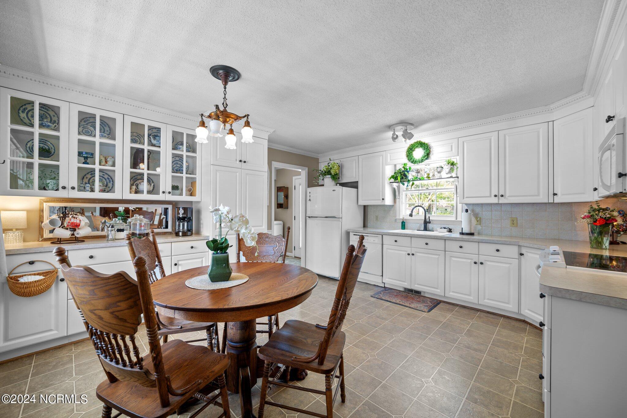 112 Lawson Road Washington, NC 27889 - Photo 35 of 55 Eat-in kitchen