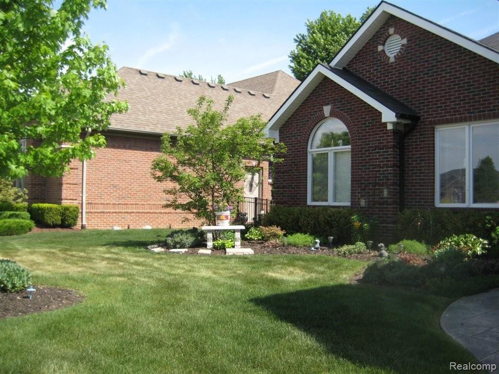 21472 Raintree Drive Macomb, MI 48044 - Photo 2 of 20 IMG_4156.jpg