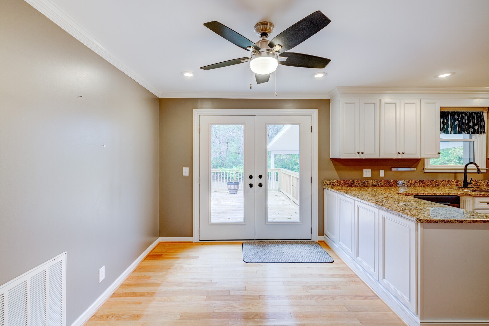 5075 Kittrell Road Nashville, TN 37221 - Photo 32 of 48 Ample space in the kitchen for a table and chairs
