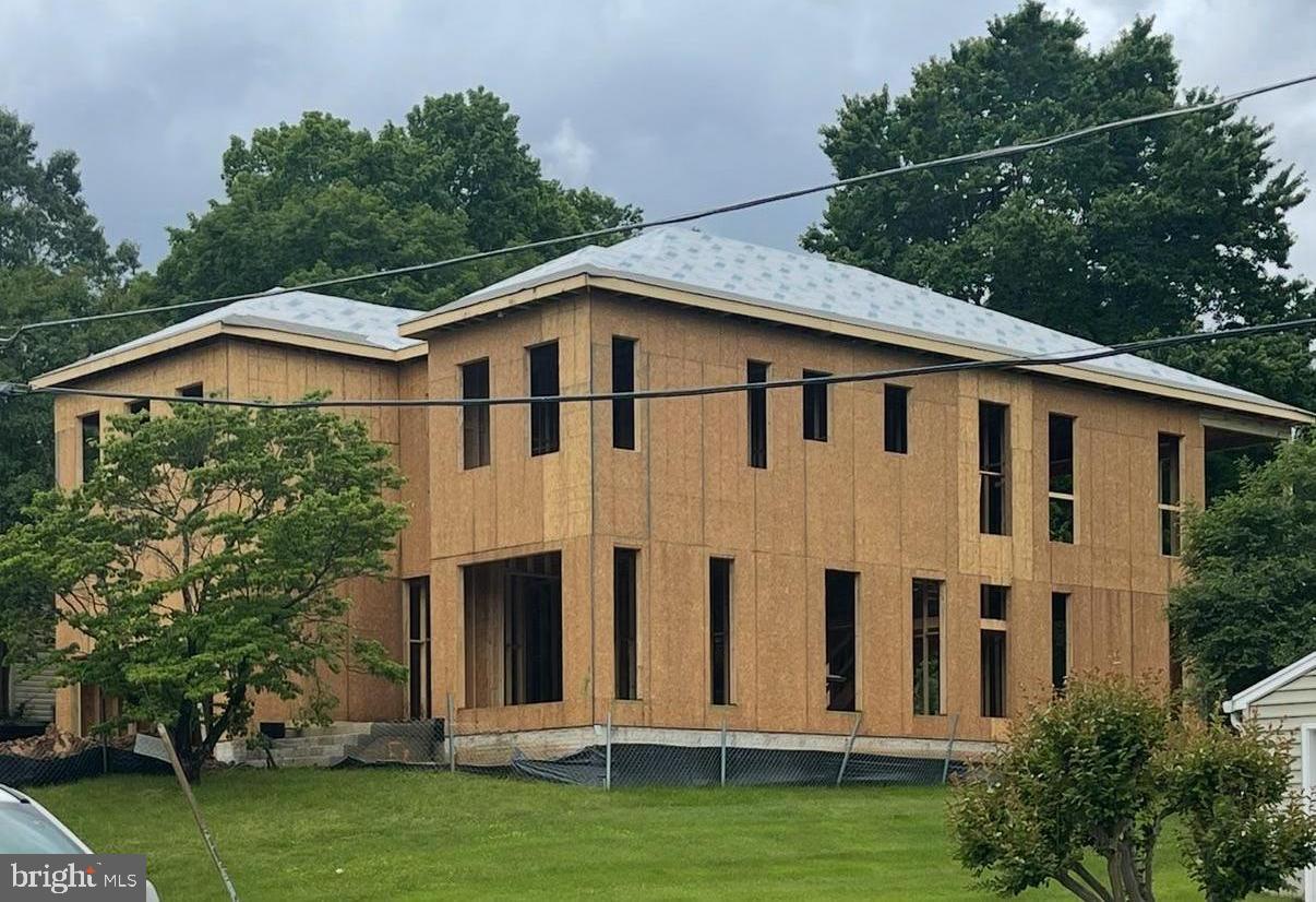 3104 Dashiell Road Falls Church, VA 22042 - Photo 2 of 9 a view of a house with backyard