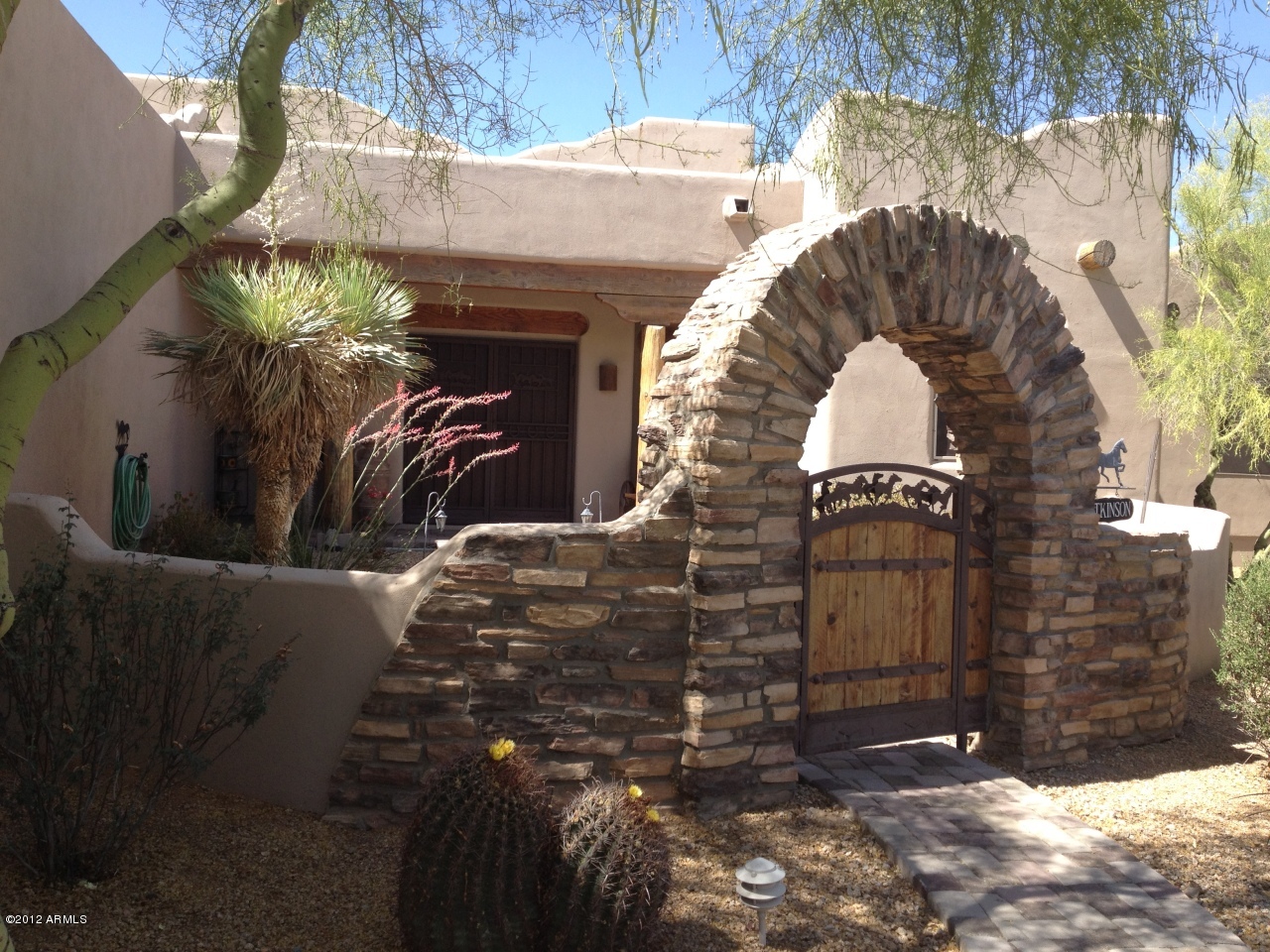 1622 East Dolores Road Phoenix, AZ 85086 - Photo 3 of 31 Front Courtyard