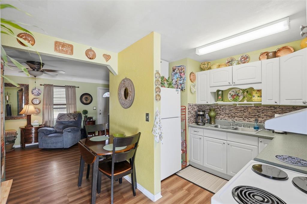 4570 Haines Road North St. Petersburg, FL 33714 - Photo 8 of 29