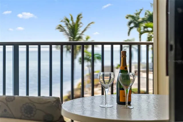 $449,000 | 6322 Palma Del Mar Boulevard South, Unit 209, St. Petersburg, FL 33715