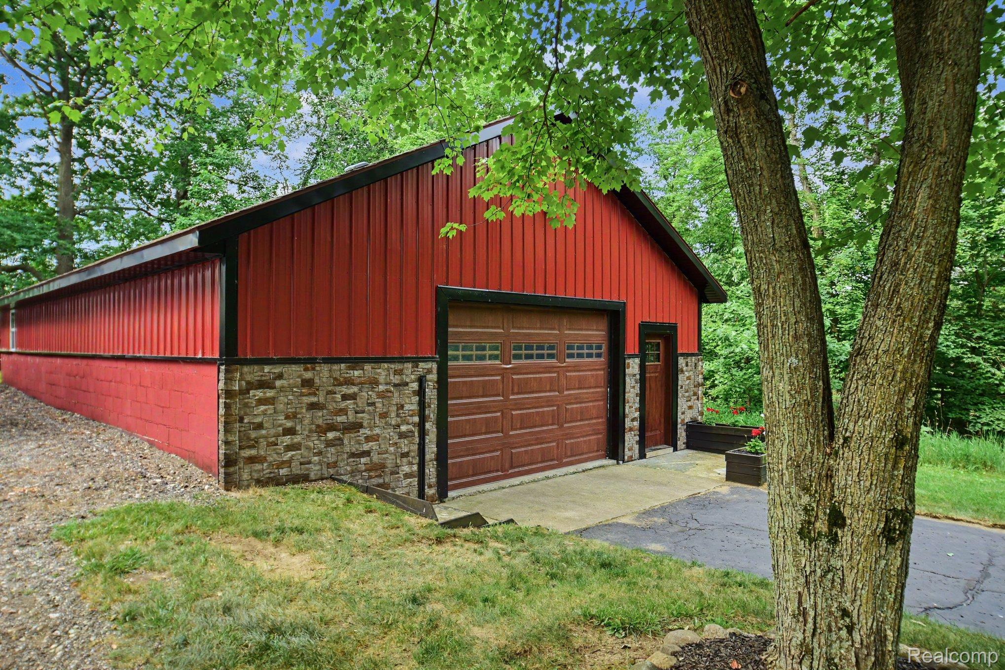 1646 Boy Scout Road Caro, MI 48723 - Photo 20 of 28 Garage