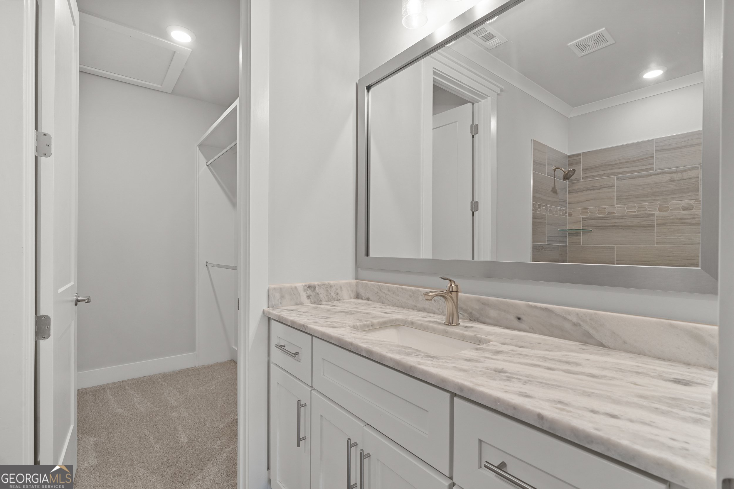 652 Meadow Run Court Clarkesville, GA 30523 - Photo 51 of 61 a bathroom with a sink and a mirror