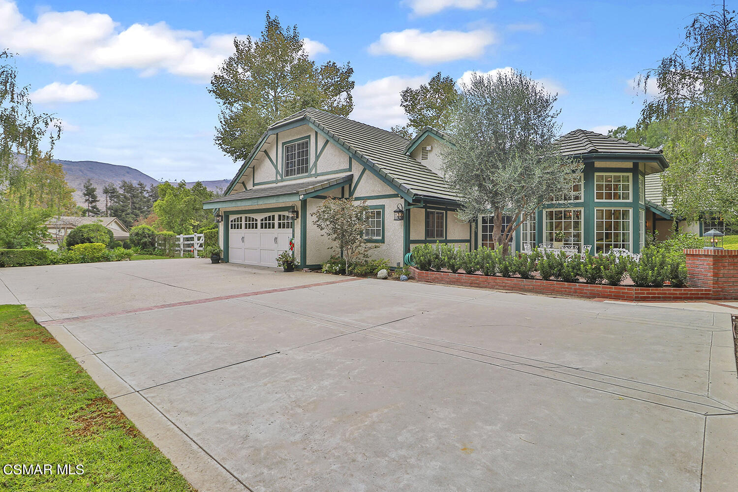 11908 Pradera Road Camarillo, CA 93012 - Photo 3 of 76 aFront4