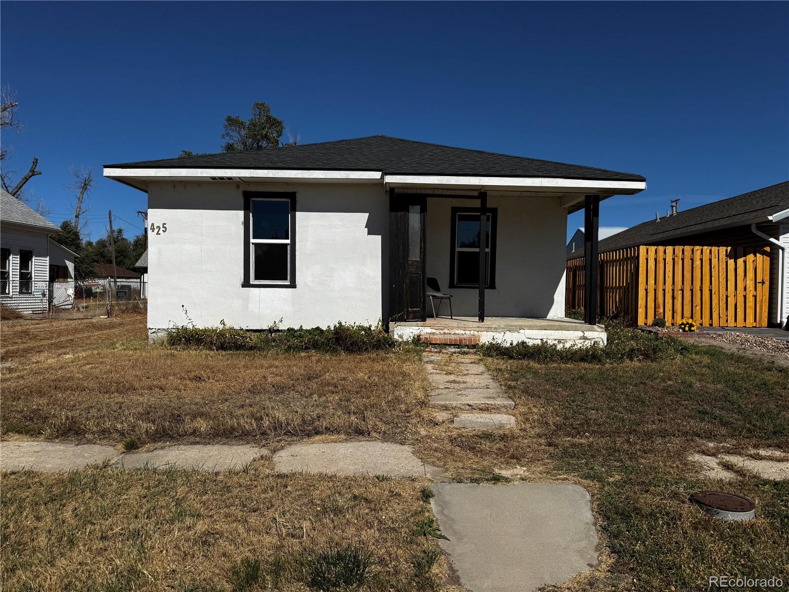 a view of a house with a yard