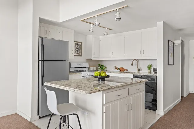 $799,000 | 529 West 42nd Street, Unit 1B | Hell's Kitchen