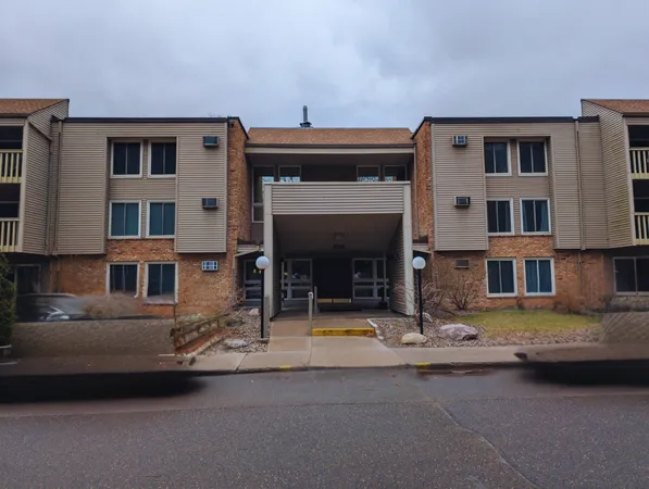 $199,900 | 4045 Hodgson Road, Unit 312, Shoreview, MN 55126