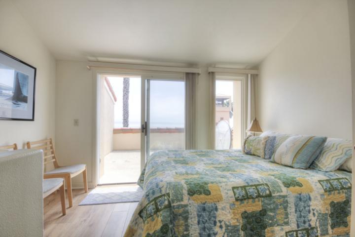 5005 Cliff Drive, Unit 2 Capitola, CA 95010 - Photo 11 of 21 a bedroom with a large bed and a window