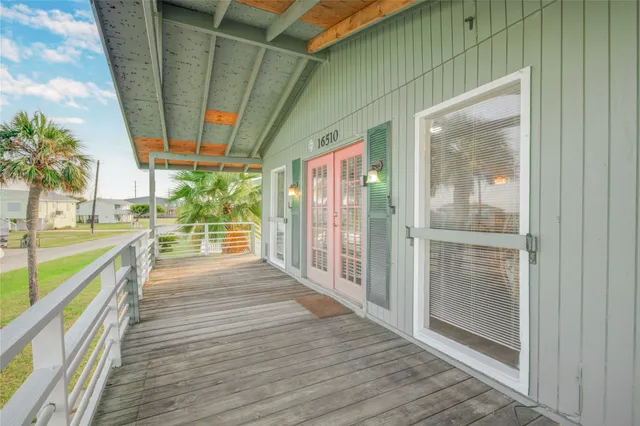 $2,195 | 16510 Blackbeard Road, Jamaica Beach, TX 77554