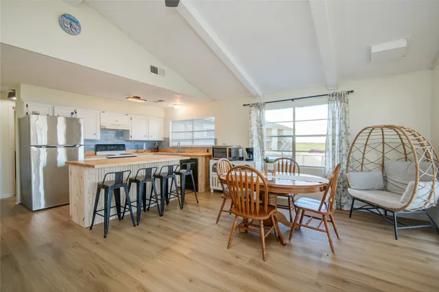 $2,195 | 16510 Blackbeard Road, Jamaica Beach, TX 77554