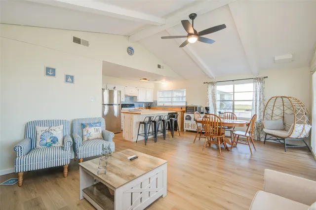 $2,195 | 16510 Blackbeard Road, Jamaica Beach, TX 77554