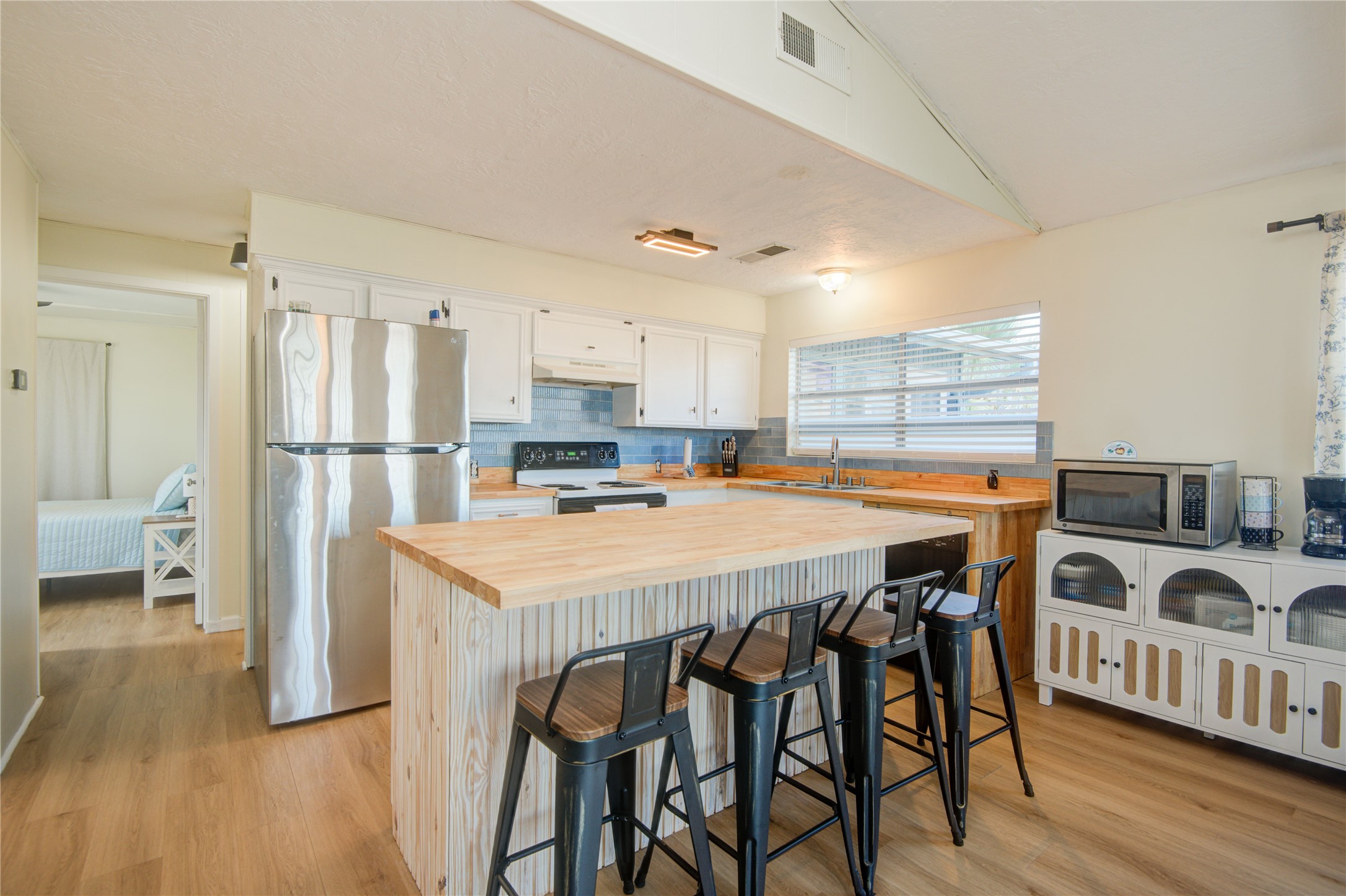 16510 Blackbeard Road Jamaica Beach, TX 77554 - Photo 21 of 39