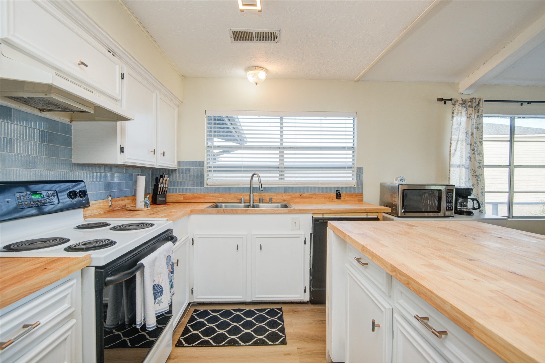 16510 Blackbeard Road Jamaica Beach, TX 77554 - Photo 22 of 39