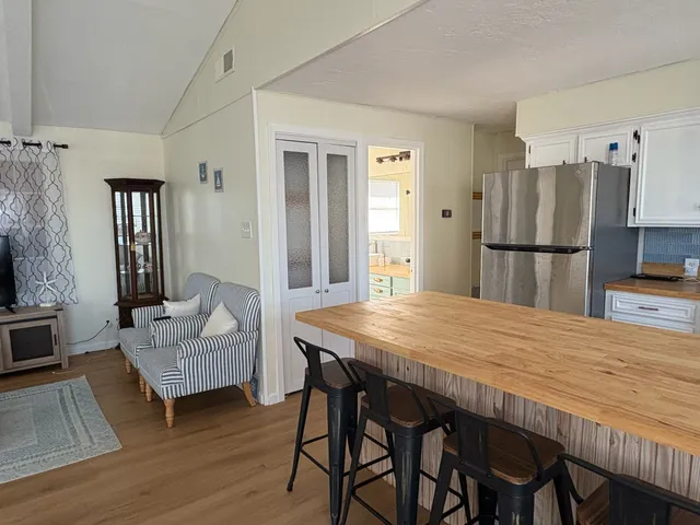 $2,195 | 16510 Blackbeard Road, Jamaica Beach, TX 77554