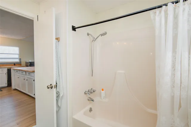 $2,195 | 16510 Blackbeard Road, Jamaica Beach, TX 77554