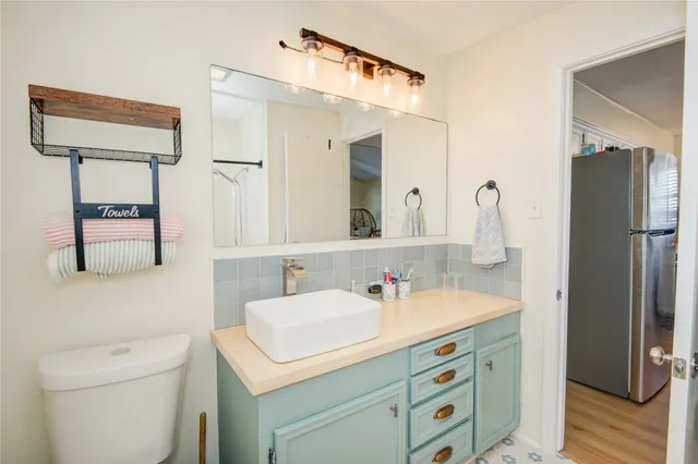 $2,195 | 16510 Blackbeard Road, Jamaica Beach, TX 77554