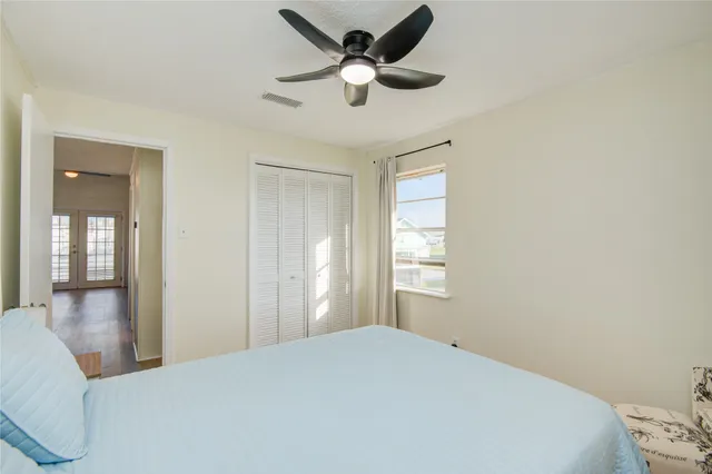 $2,195 | 16510 Blackbeard Road, Jamaica Beach, TX 77554