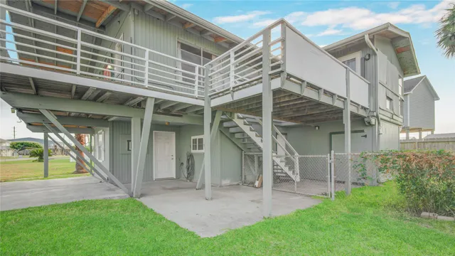 $2,195 | 16510 Blackbeard Road, Jamaica Beach, TX 77554