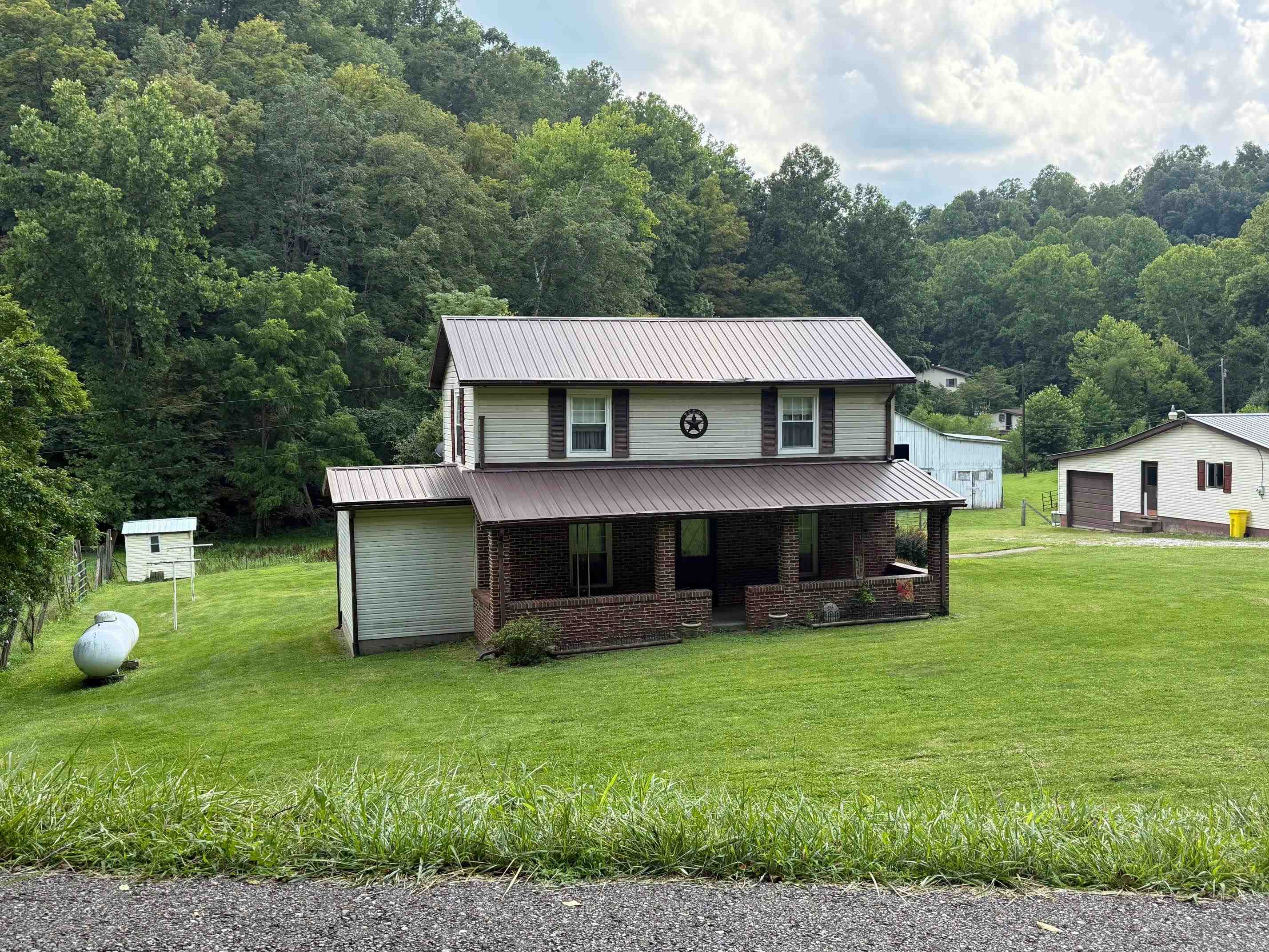 731 McComas Branch Road Milton, WV 25541 - Photo 3 of 31 Gallery Image 3