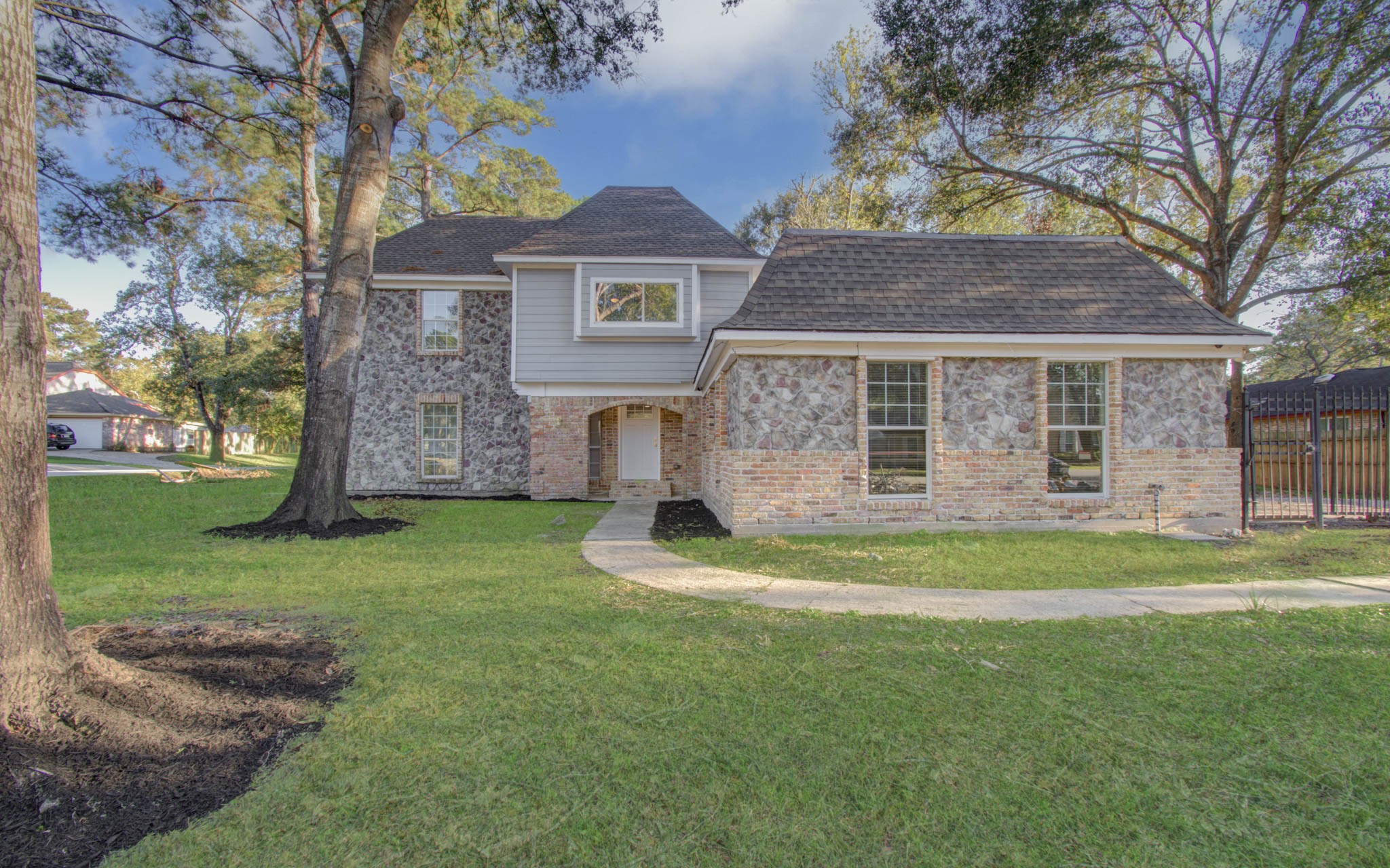 556 Brandon Road Conroe, TX 77302 - Photo 4 of 28 a front view of a house with a garden