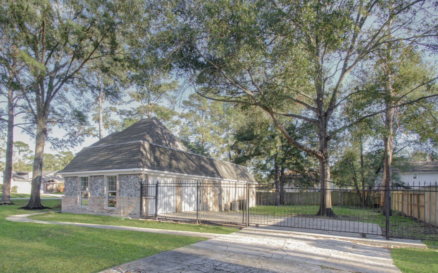 556 Brandon Road Conroe, TX 77302 - Photo 5 of 28 front view of a house with a yard