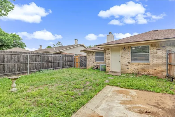 $1,450 | 420 Claire Court, Arlington, TX 76012