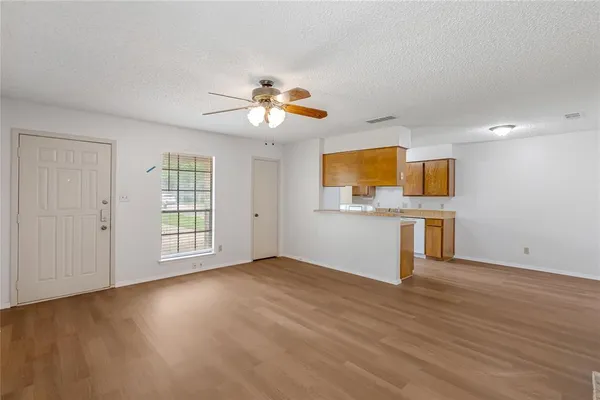 $1,450 | 420 Claire Court, Arlington, TX 76012