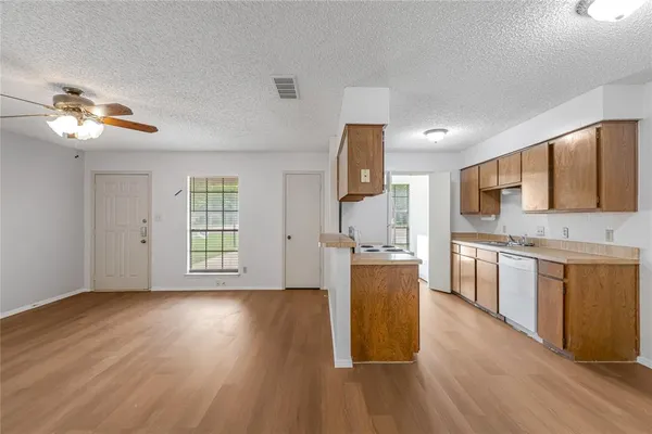 $1,450 | 420 Claire Court, Arlington, TX 76012