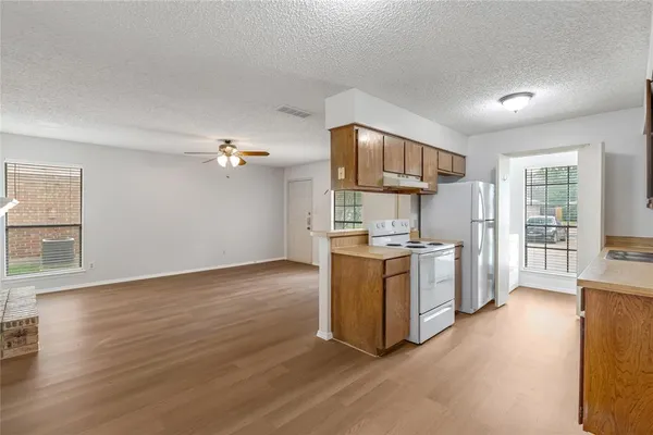 $1,450 | 420 Claire Court, Arlington, TX 76012