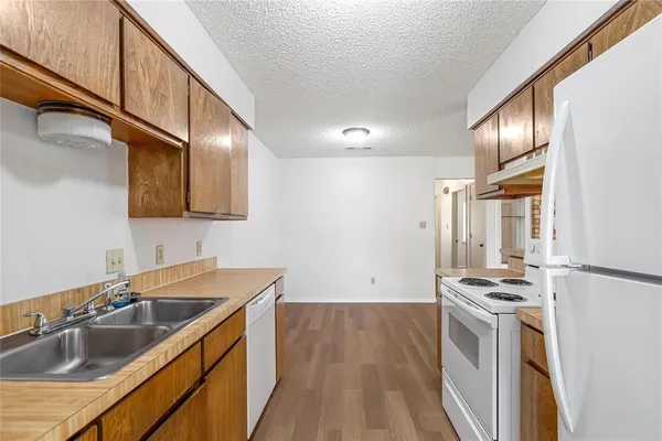 $1,450 | 420 Claire Court, Arlington, TX 76012