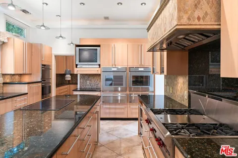 $7,995,000 | 521 North Rexford Drive, Beverly Hills, CA 90210