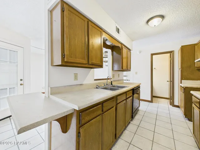 $975 | 113 Shekel Drive, Unit C, Lafayette, LA 70508