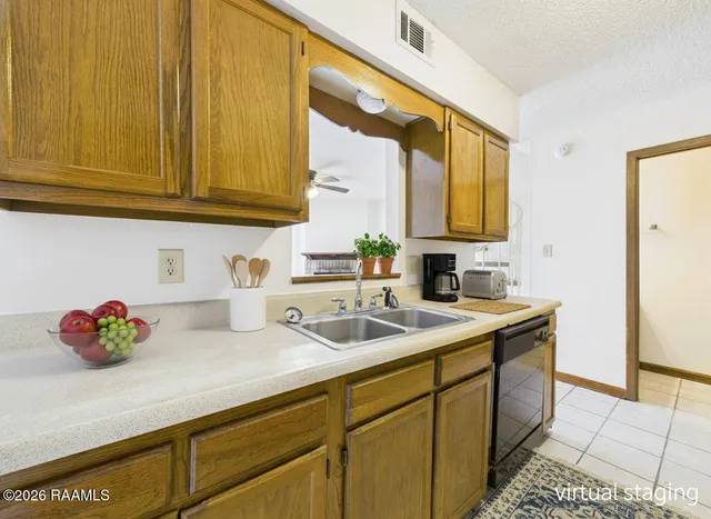 $975 | 113 Shekel Drive, Unit C, Lafayette, LA 70508