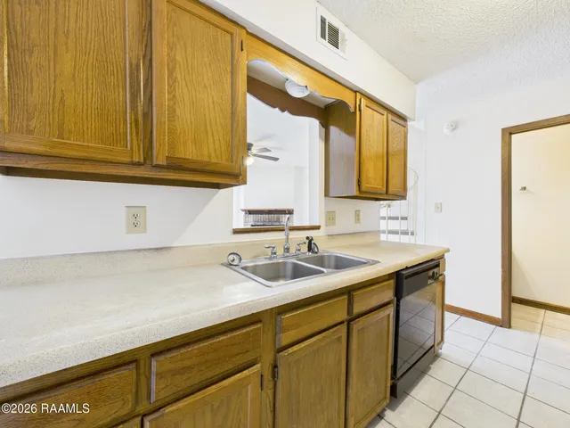 $975 | 113 Shekel Drive, Unit C, Lafayette, LA 70508