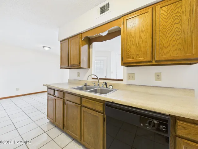 $975 | 113 Shekel Drive, Unit C, Lafayette, LA 70508