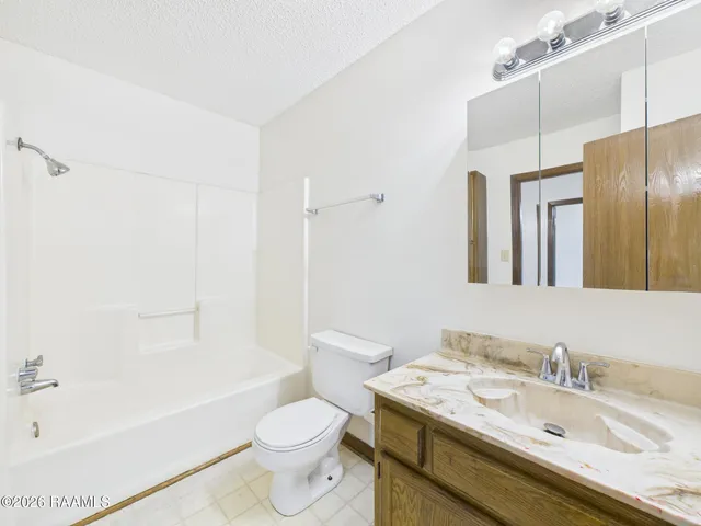 $975 | 113 Shekel Drive, Unit C, Lafayette, LA 70508