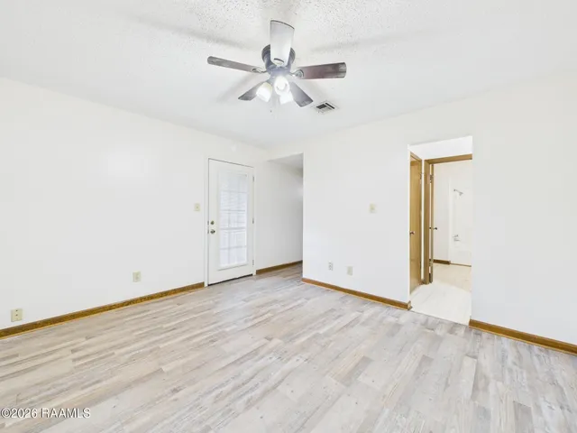 $975 | 113 Shekel Drive, Unit C, Lafayette, LA 70508