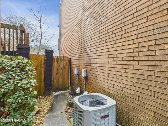 $975 | 113 Shekel Drive, Unit C, Lafayette, LA 70508