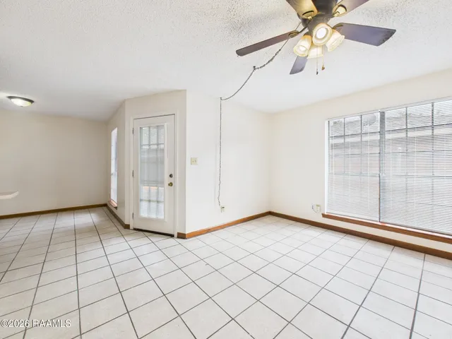 $975 | 113 Shekel Drive, Unit C, Lafayette, LA 70508