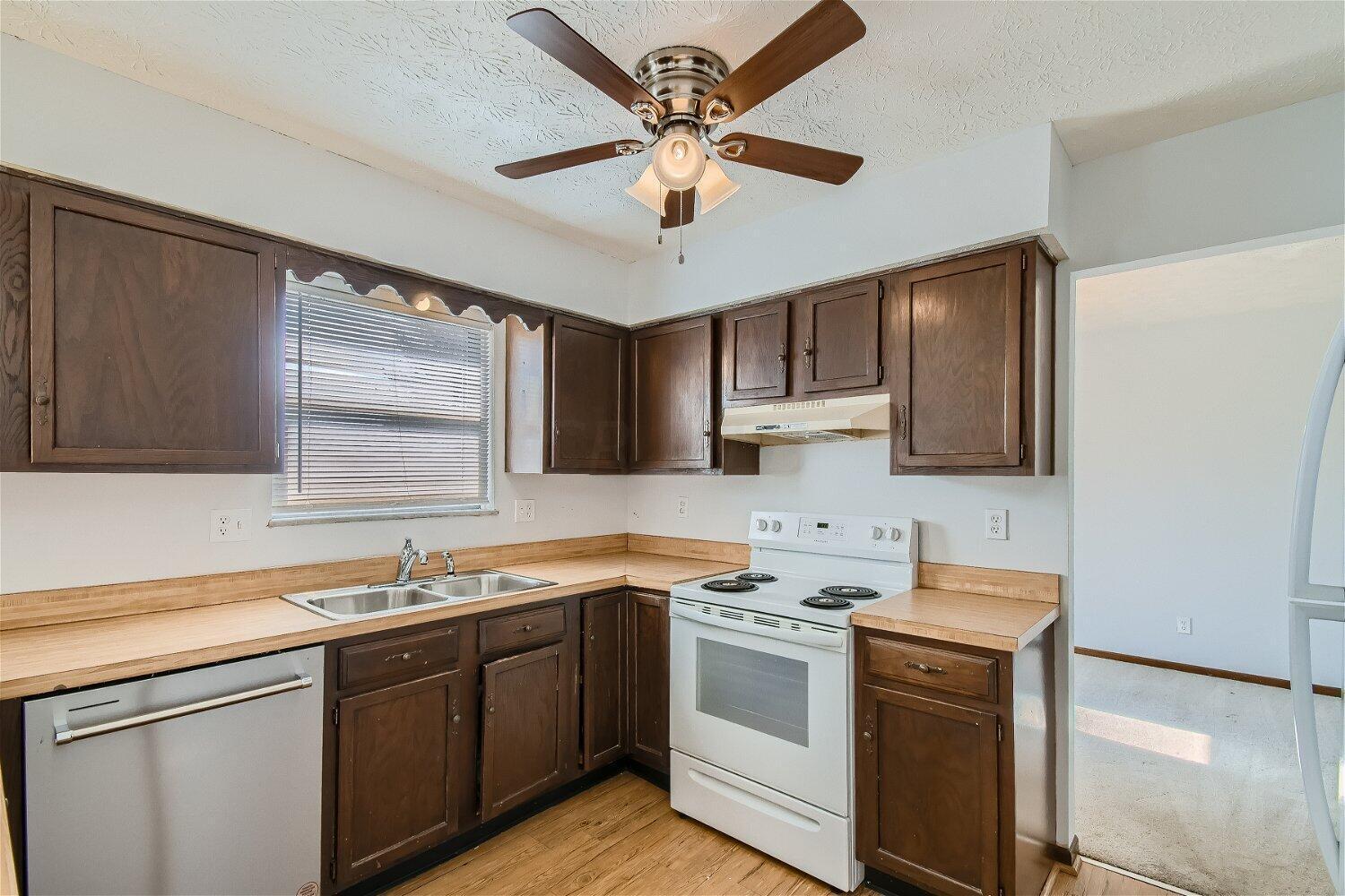 817 Riva Ridge Boulevard Columbus, OH 43230 - Photo 8 of 28 817 Riva Ridge Blvd - Web Quality - 007