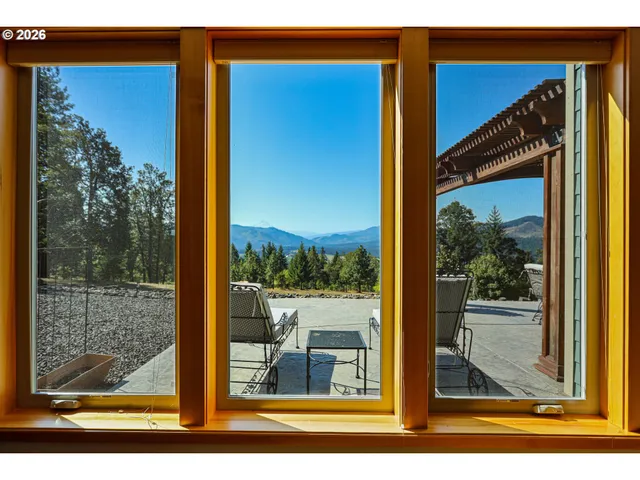 $1,600,000 | 26 Ridgeview Road, White Salmon, WA 98672