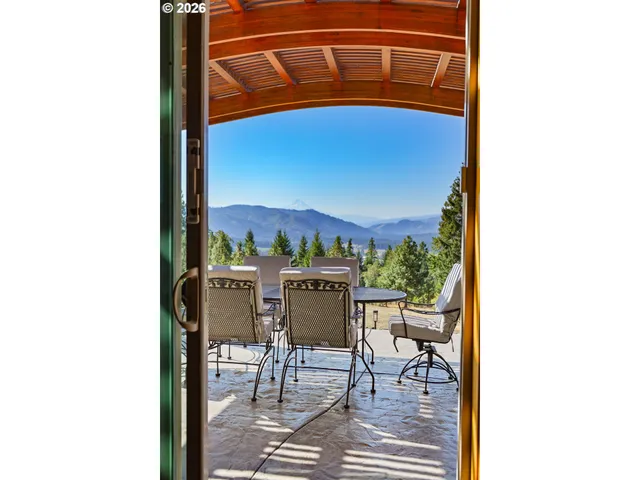 $1,600,000 | 26 Ridgeview Road, White Salmon, WA 98672