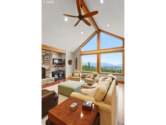 $1,600,000 | 26 Ridgeview Road, White Salmon, WA 98672